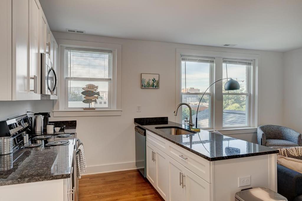 Greatly Located And Elegant 1Br With Parking Apartment Durham Luaran gambar