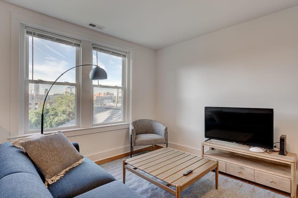Greatly Located And Elegant 1Br With Parking Apartment Durham Luaran gambar